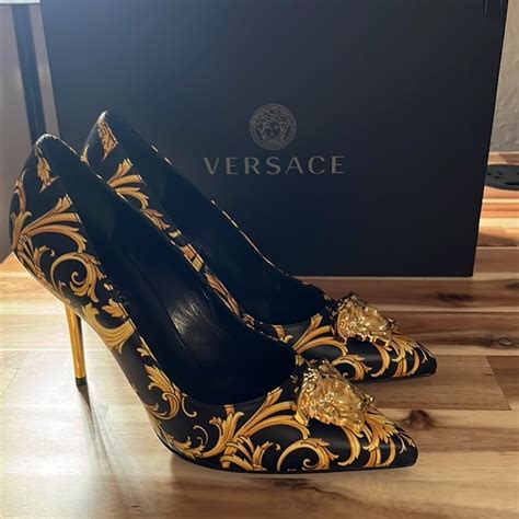 versace shoes authentication|how to check versace logo.